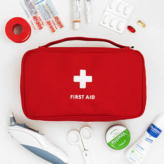 Cestovní taška na léky - First Aid