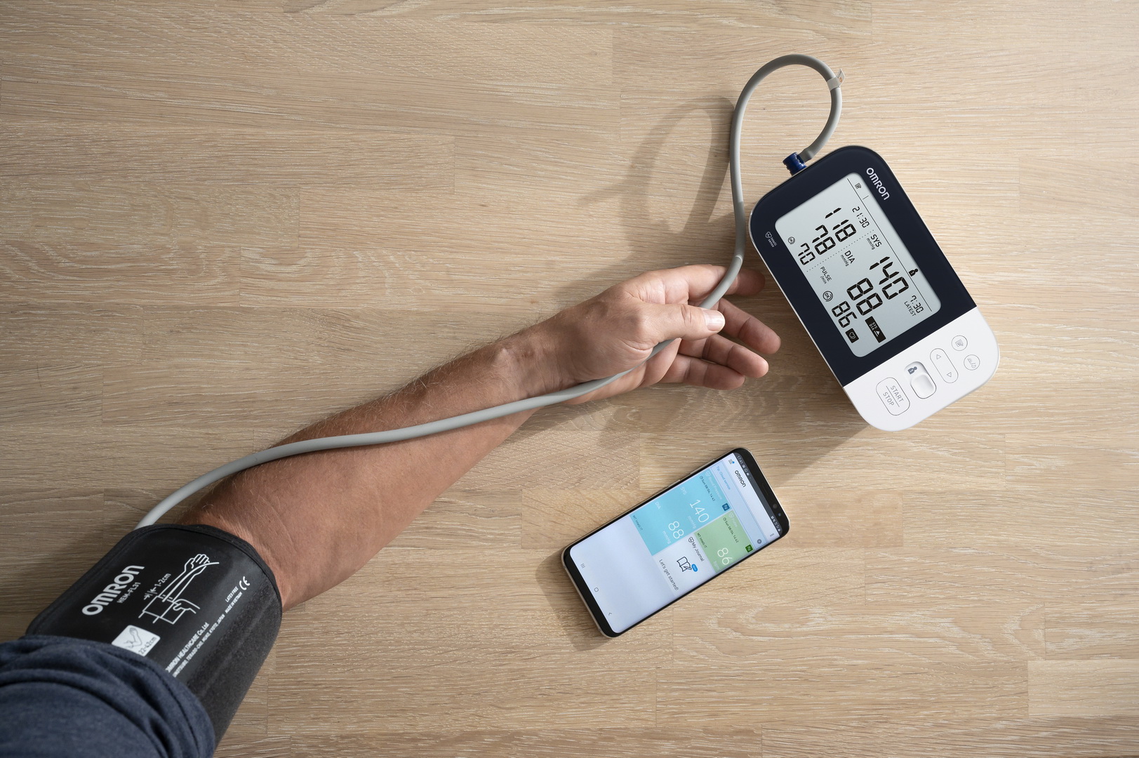 Tlakoměr OMRON M7 Intelli IT s AFib + síťový zdroj