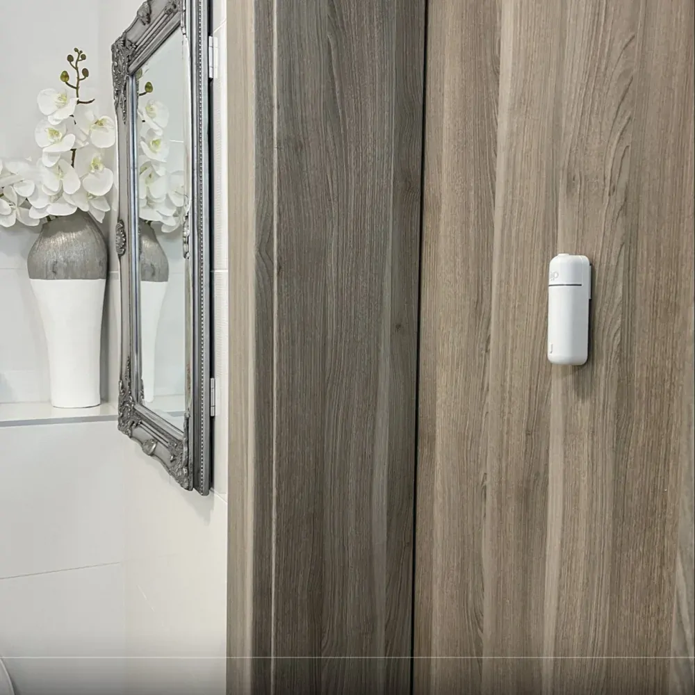 AlfaPureo eDrive – inteligentní difuzér do auta white + 6ks aroma olejů